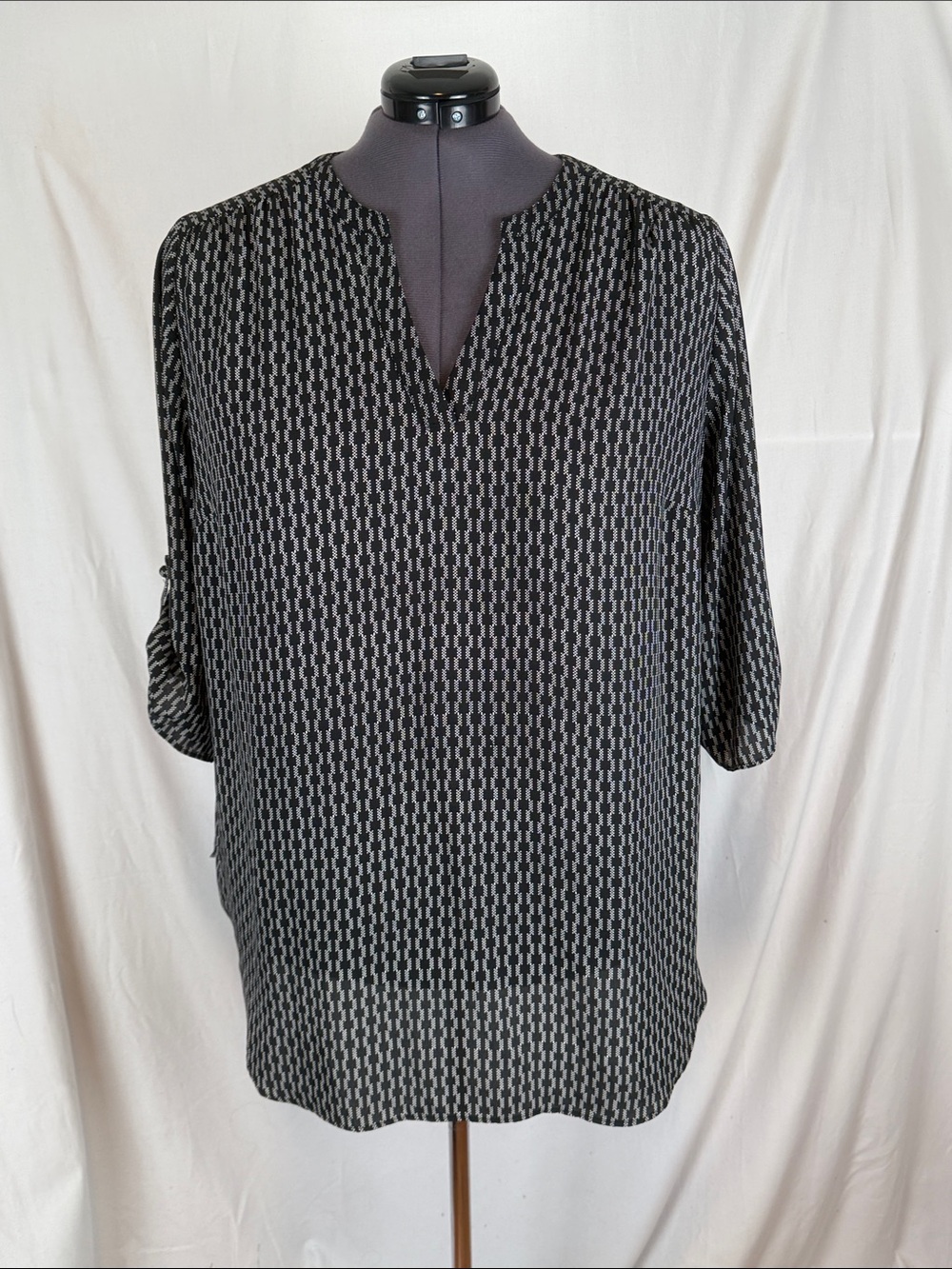 Women's Worthington Long Sleeve V-Neck Lightweight Black and White Blouse 3X